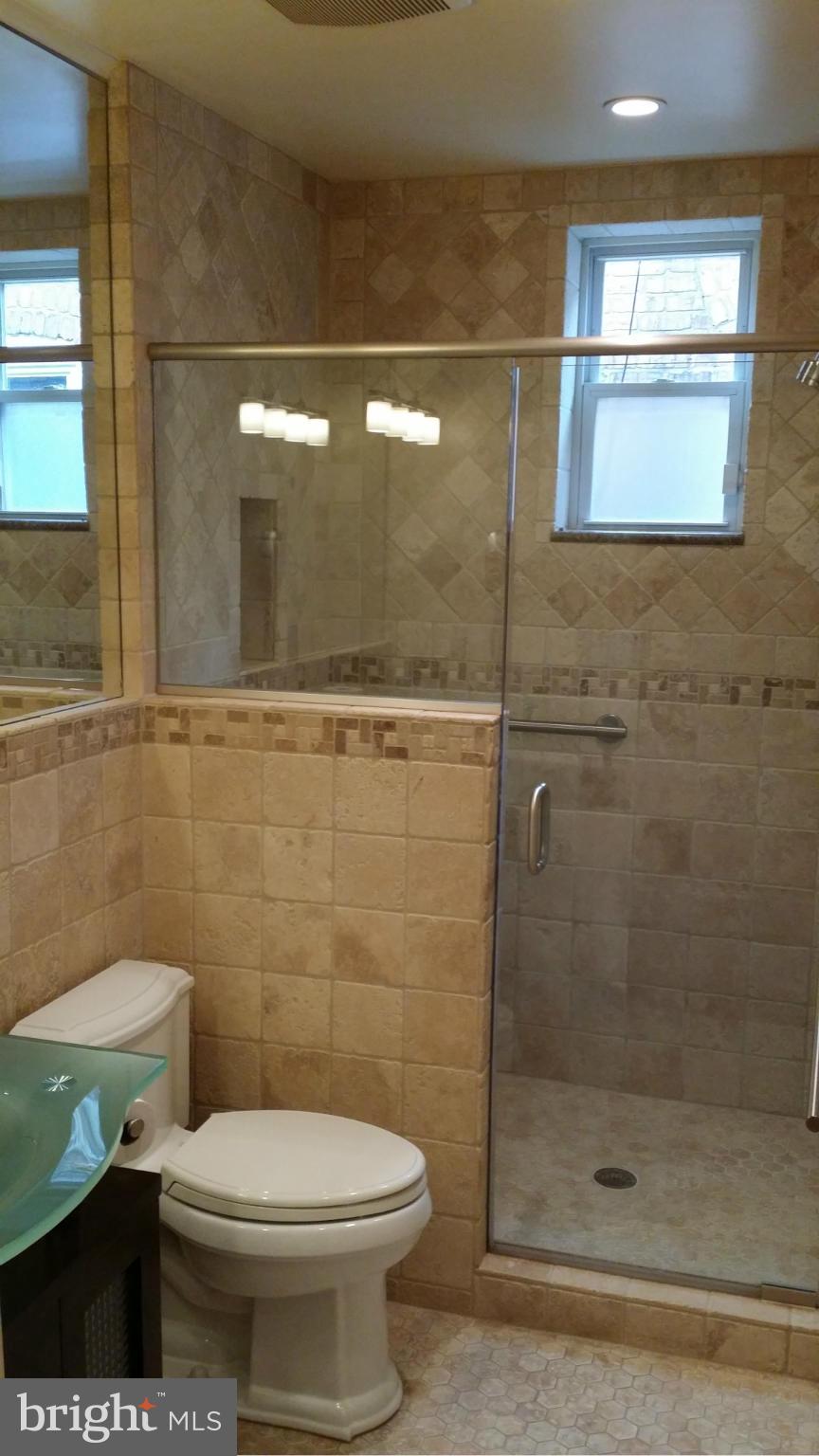 614 R Street Northwest Washington, DC 20001 - Photo 18 of 20 2nd Level Bath