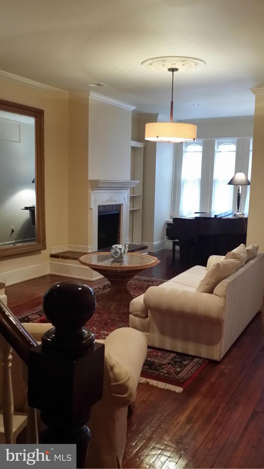 614 R Street Northwest Washington, DC 20001 - Photo 8 of 20 Living Room