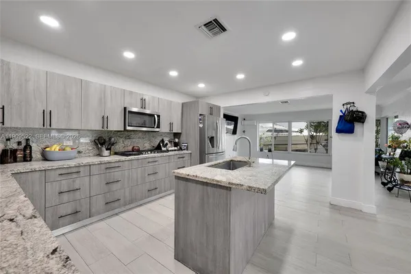 $559,900 | 6221 Southwest 26th Street, Miramar, FL 33023