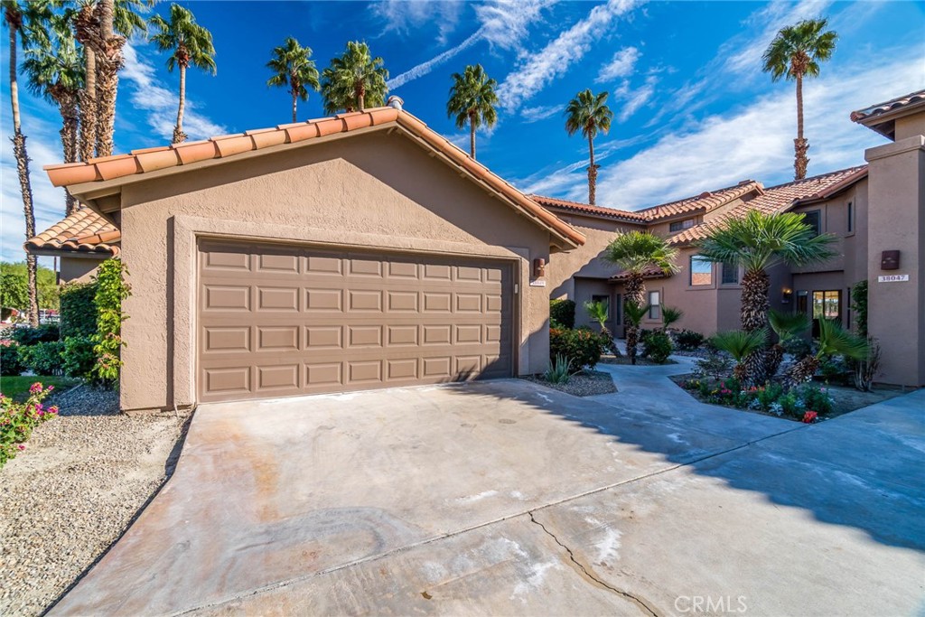 38049 Crocus Lane Palm Desert, CA 92211 - Photo 3 of 60