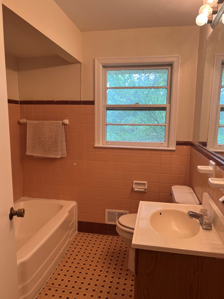 3447 Montecello Drive Columbus, GA 31906 - Photo 5 of 11 a bathroom with a sink a toilet and bathtub