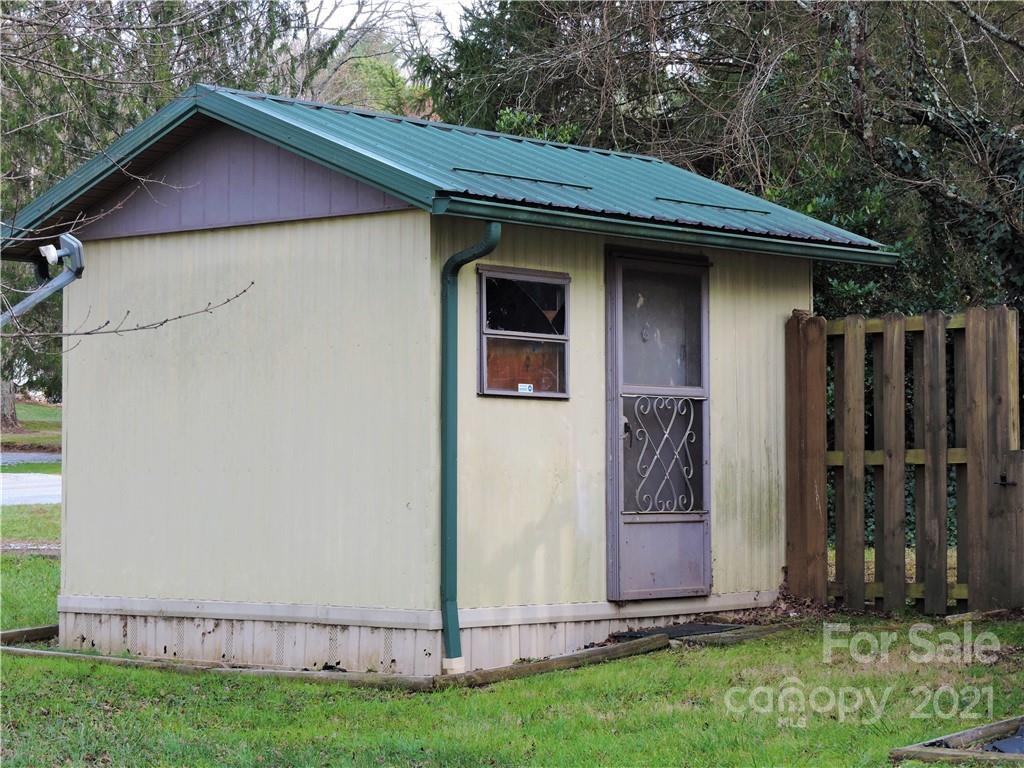 720 Jackson Loop Road Flat Rock, NC 28731 - Photo 3 of 22 Gallery Image 3