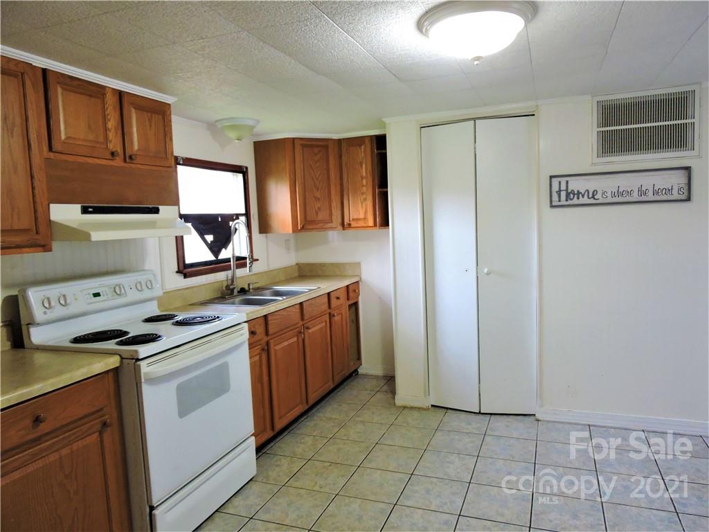 720 Jackson Loop Road Flat Rock, NC 28731 - Photo 7 of 22 Gallery Image 7