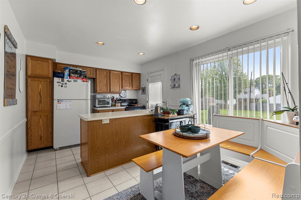11706 Riverside Drive Plymouth, MI 48170 - Photo 8 of 33