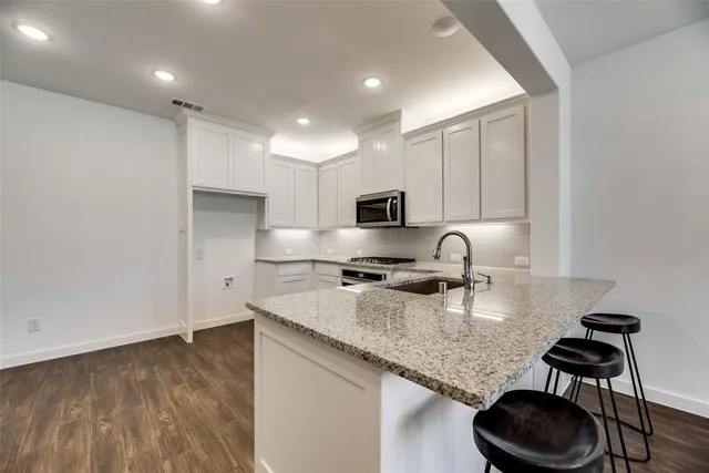 $2,950 | 208 Venice Avenue, Flower Mound, TX 75028