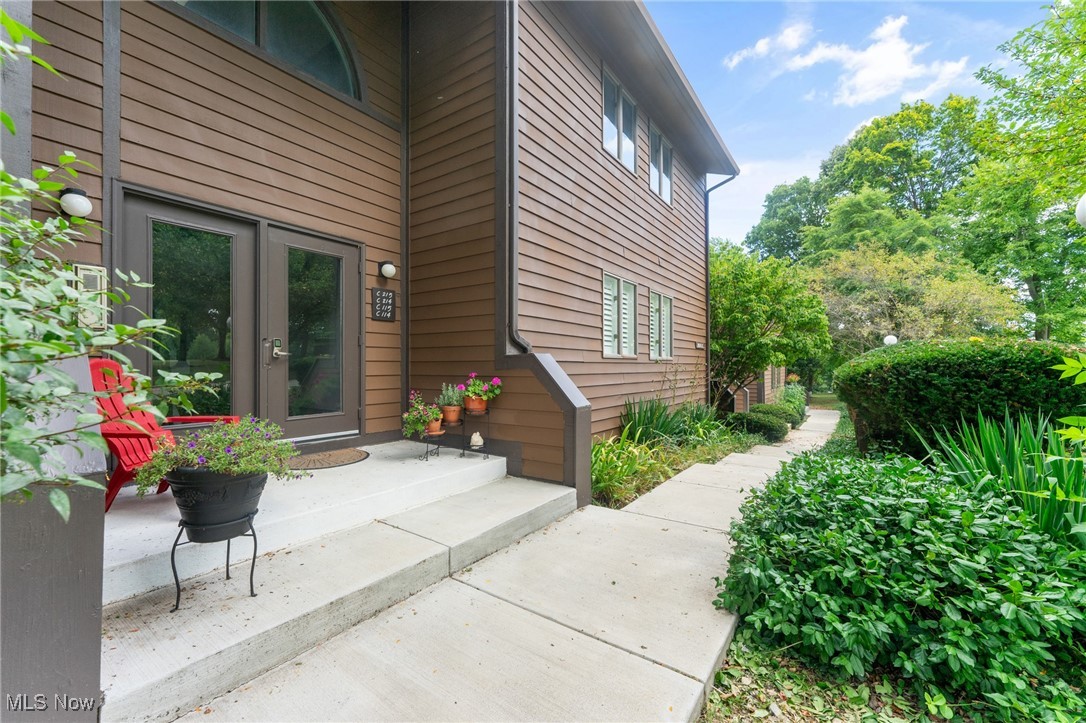 1175 East Calla Road, Unit C215 Youngstown, OH 44514 - Photo 38 of 44 Spacious entry