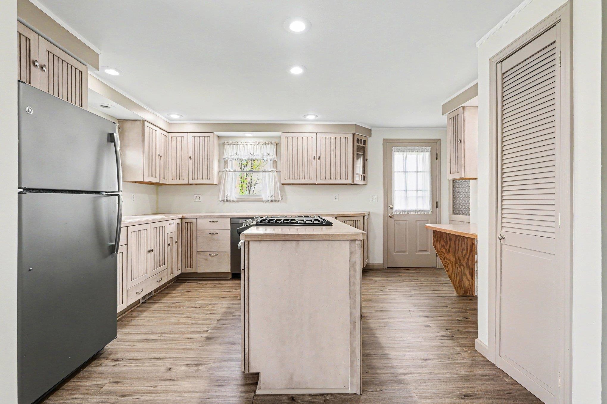 418 Cambridge Street Bay City, MI 48708 - Photo 8 of 26
