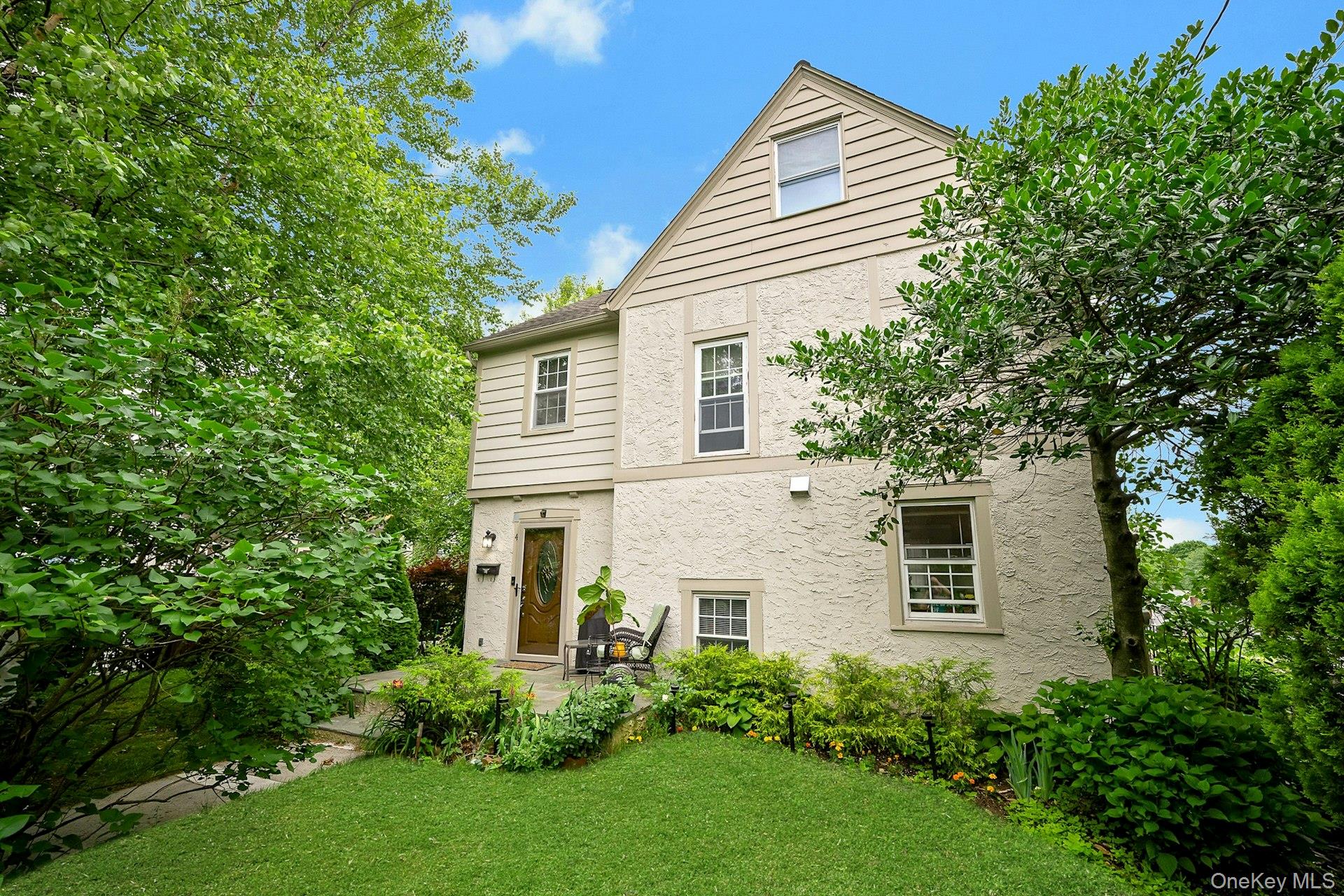 4 Interlaken Avenue New Rochelle, NY 10801 - Photo 1 of 28