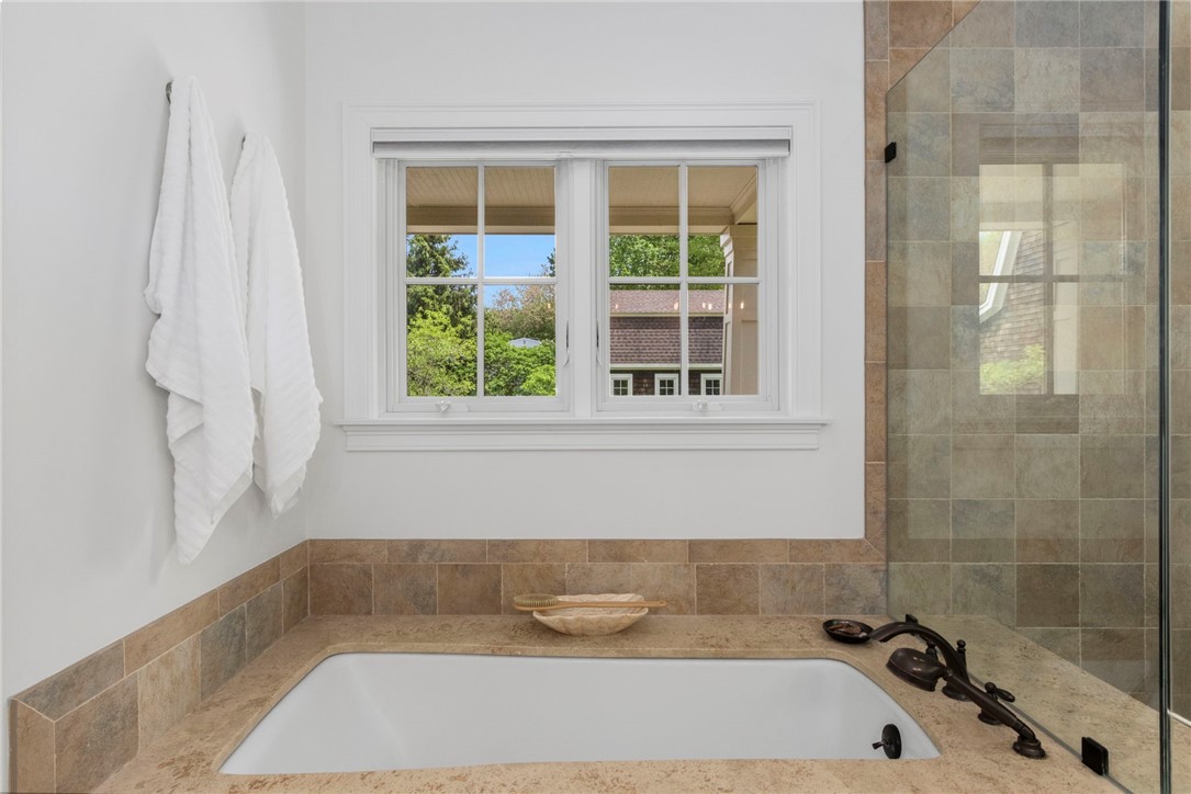 104 Ferry Road Bristol, RI 02809 - Photo 20 of 45 Soaking tub