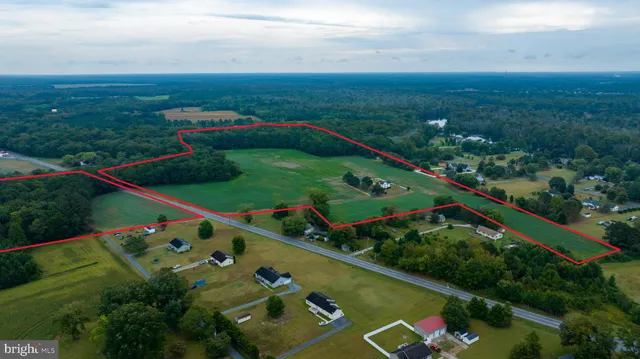 a view of a tennis court