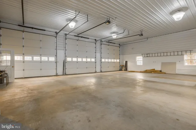 a view of a garage