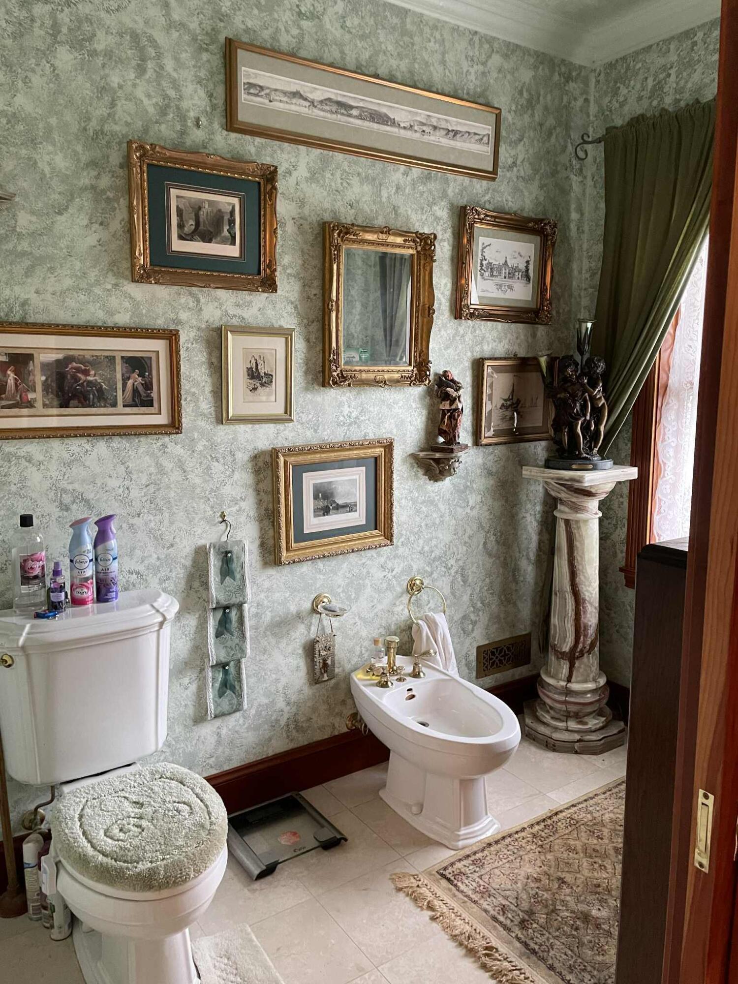 1100 McMullen Creek Road Selma, OR 97538 - Photo 11 of 25 a bathroom with a toilet sink and mirror