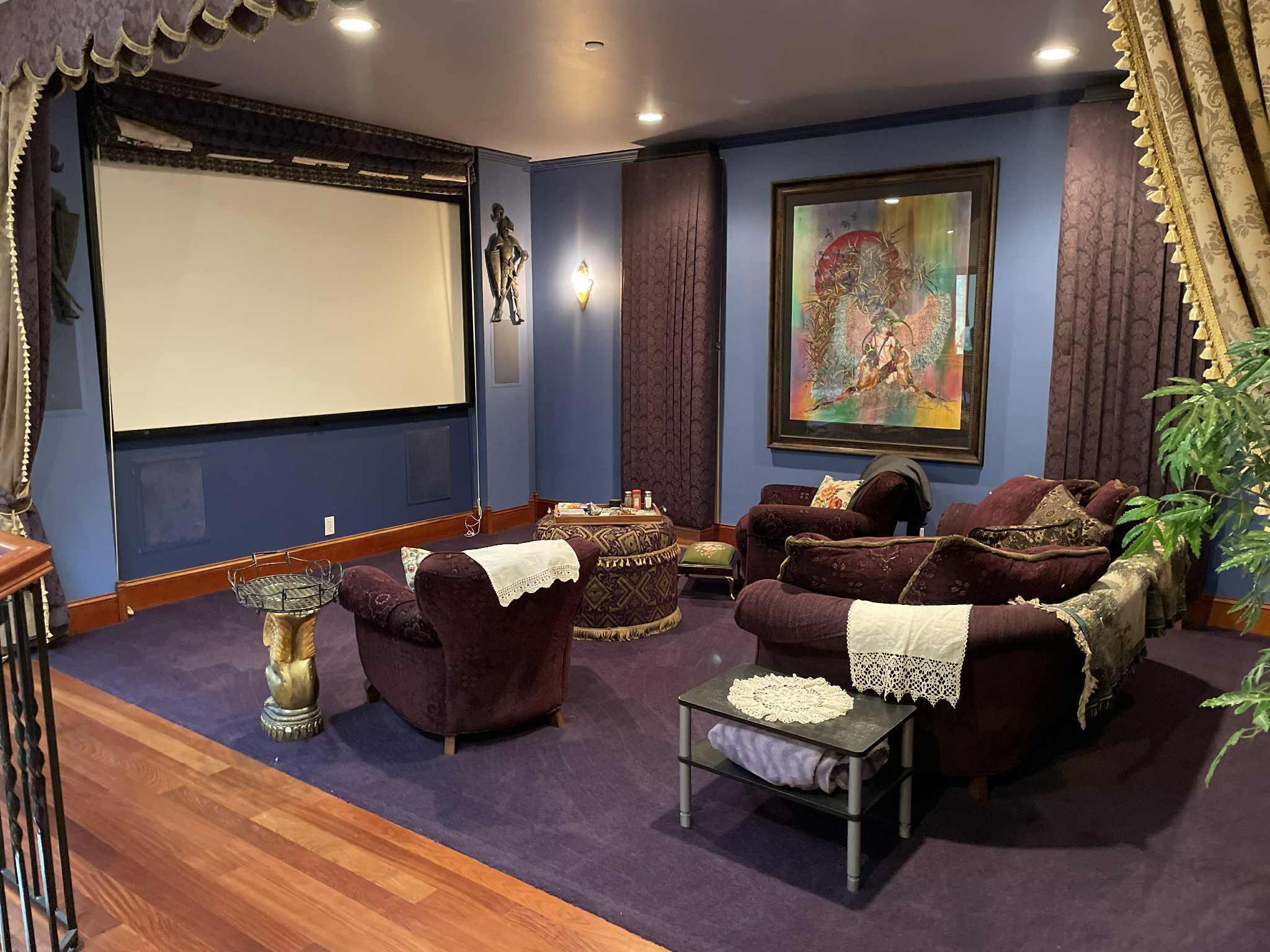 1100 McMullen Creek Road Selma, OR 97538 - Photo 18 of 25 a living room with furniture and a flat screen tv