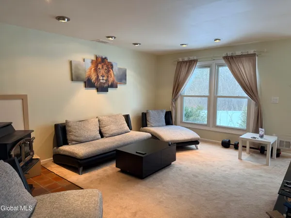 $2,200 | 120 Donna Lynn Drive, East Greenbush, NY 12061