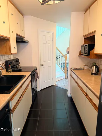 $2,200 | 120 Donna Lynn Drive, East Greenbush, NY 12061