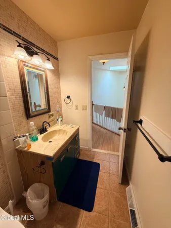 $2,200 | 120 Donna Lynn Drive, East Greenbush, NY 12061
