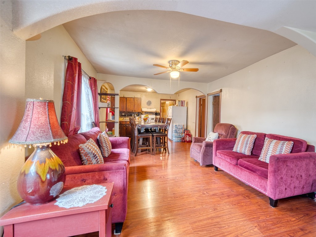 2900 Castro Street Austin, TX 78702 - Photo 19 of 39 a living room with furniture and wooden floor