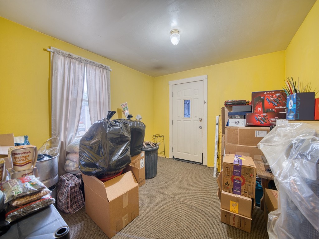 2900 Castro Street Austin, TX 78702 - Photo 28 of 39 a living room with furniture and a window