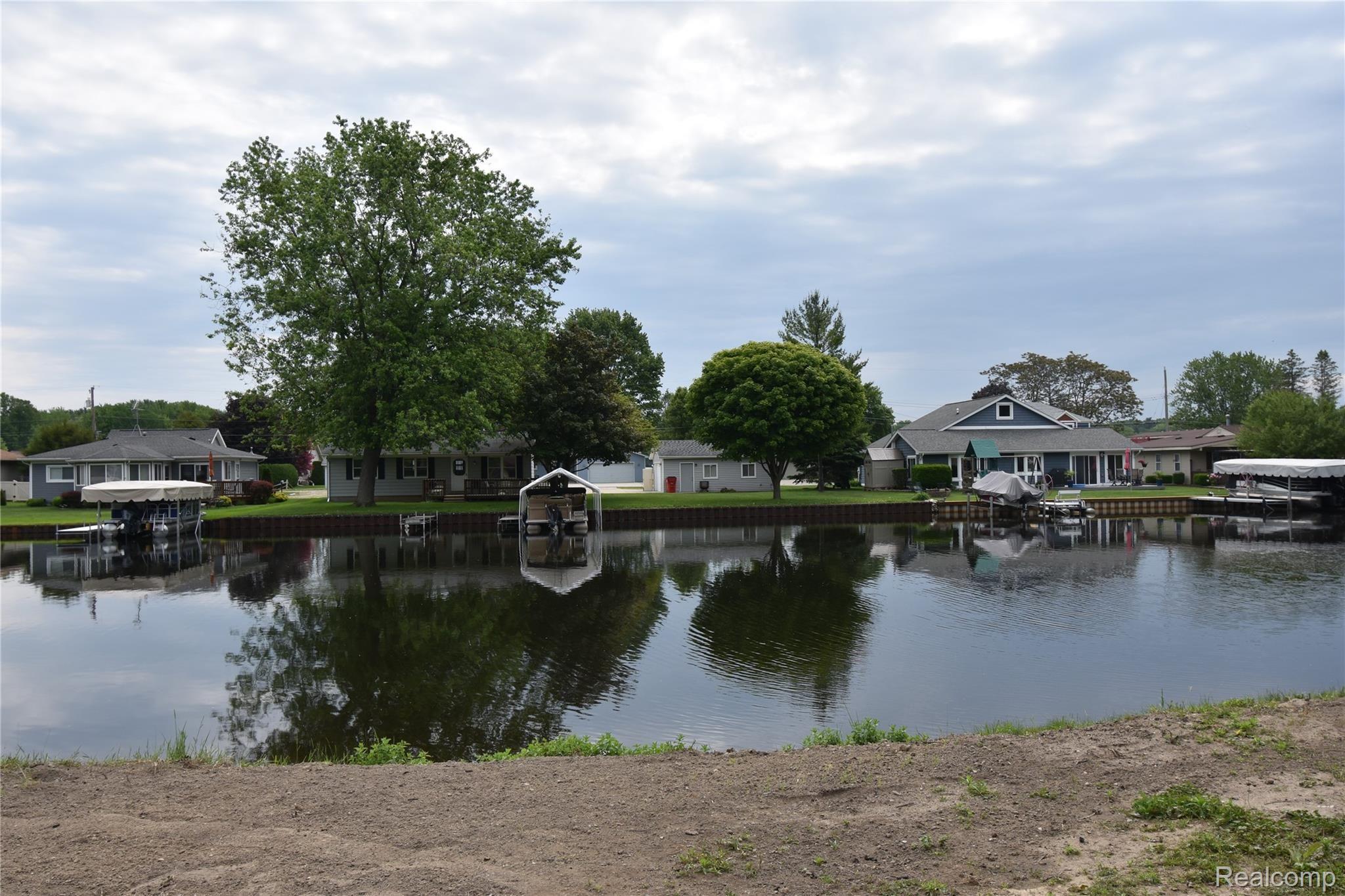 11145 Wynns Road Pinckney, MI 48169 - Photo 27 of 32 27 CANAL FRONT.JPG