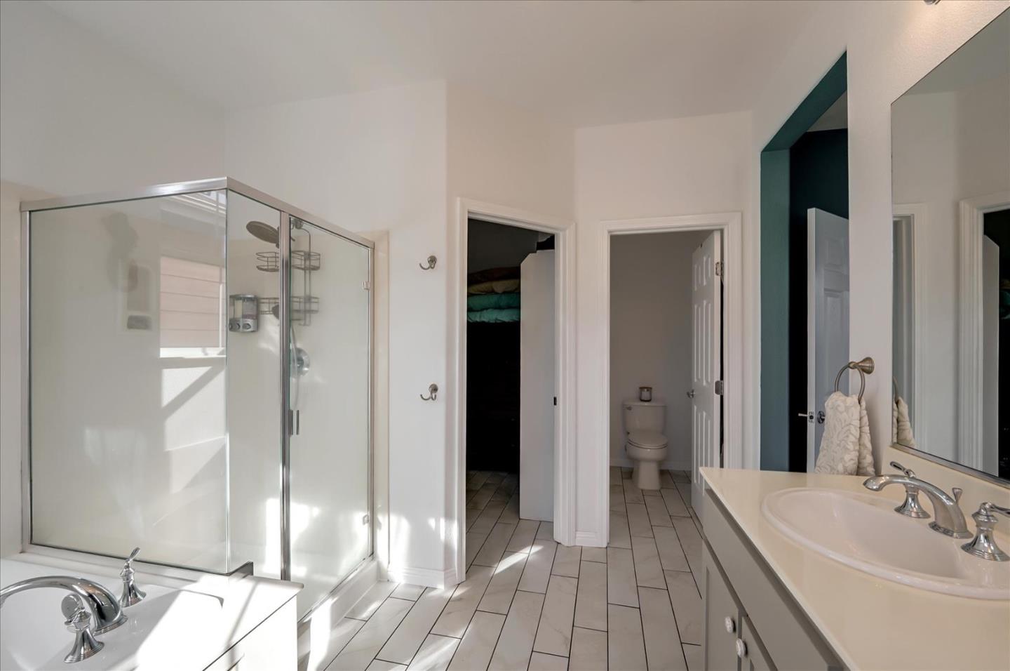 7929 Kipling Circle Gilroy, CA 95020 - Photo 31 of 39 a bathroom with a shower and a sink