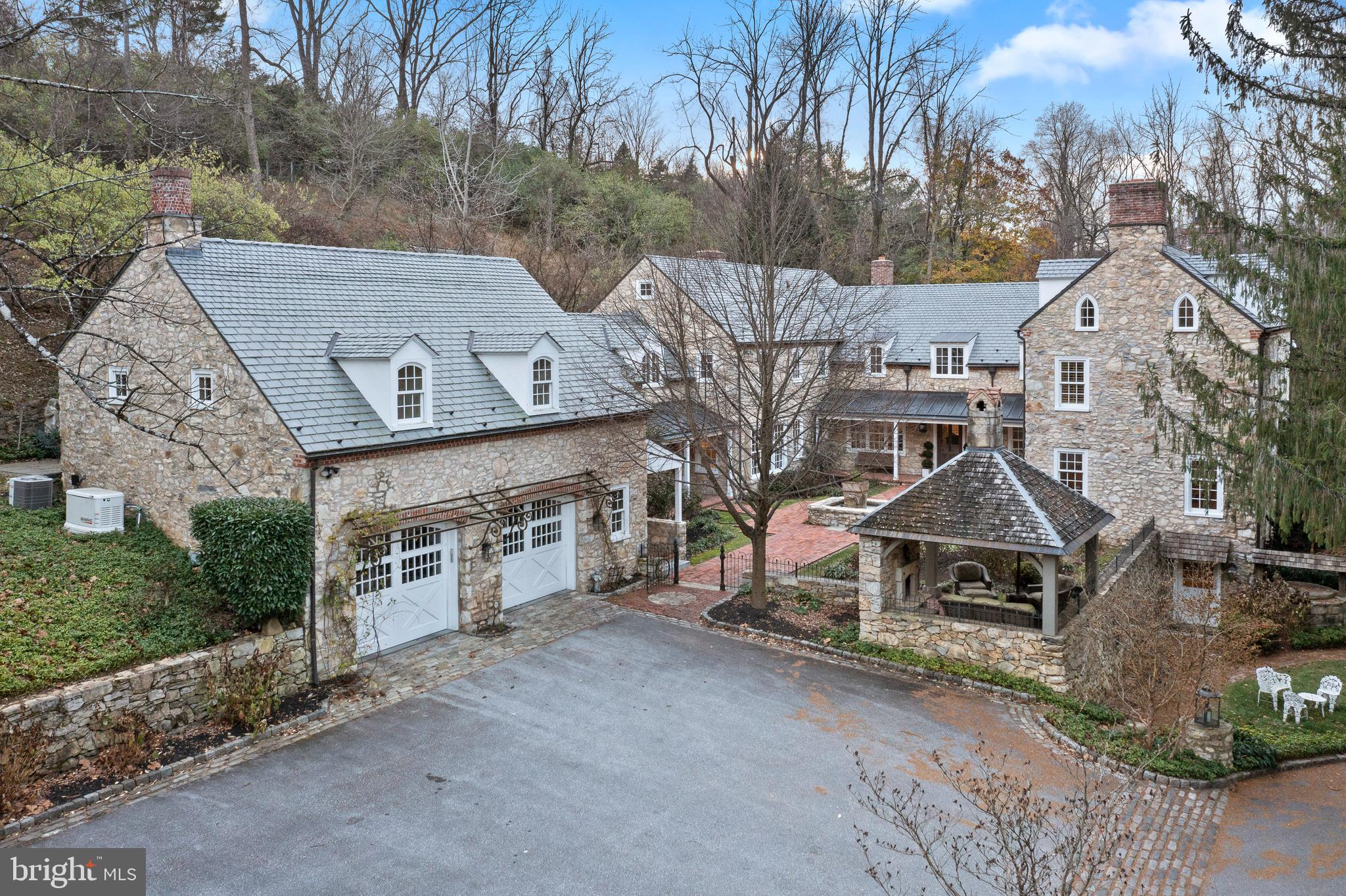 2 car garage w/ in-laws/ au-pair 1 bed, 1 bath apt