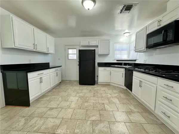 $4,500 | 17516 Lemay Street, Lake Balboa, CA 91406