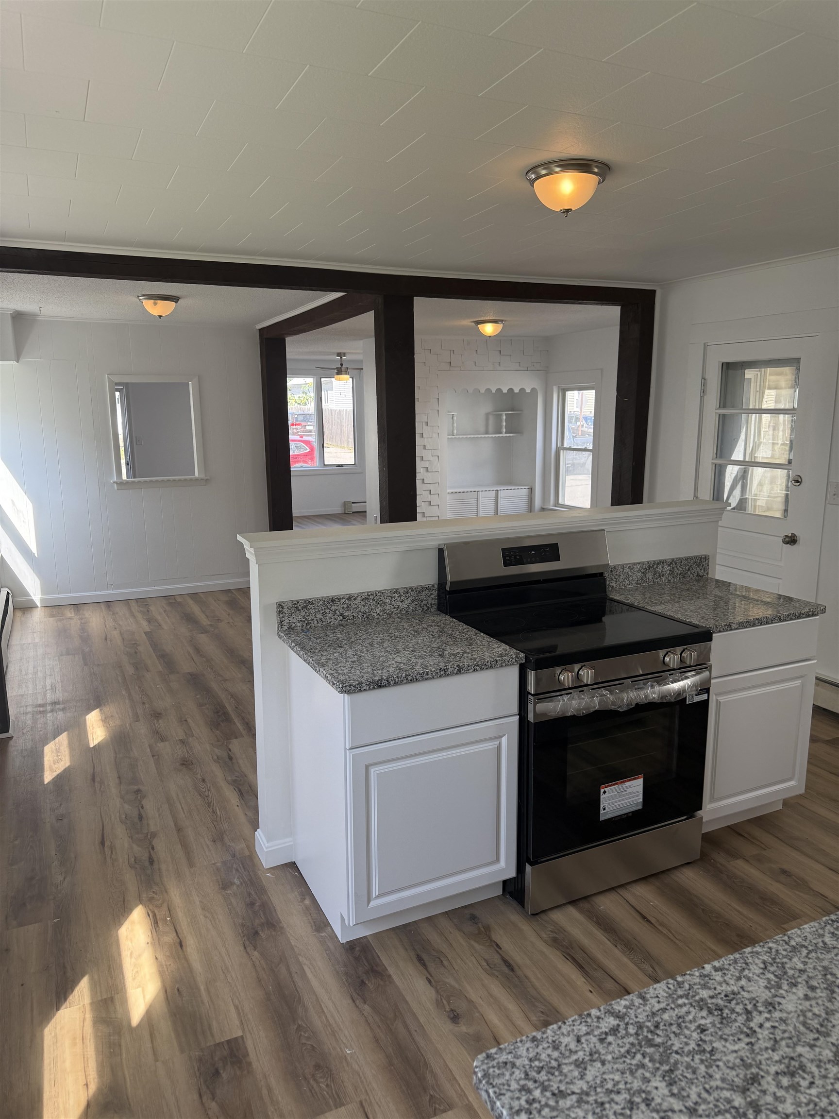 554 Granite Street Manchester, NH 03102 - Photo 7 of 16 Gallery Image 7