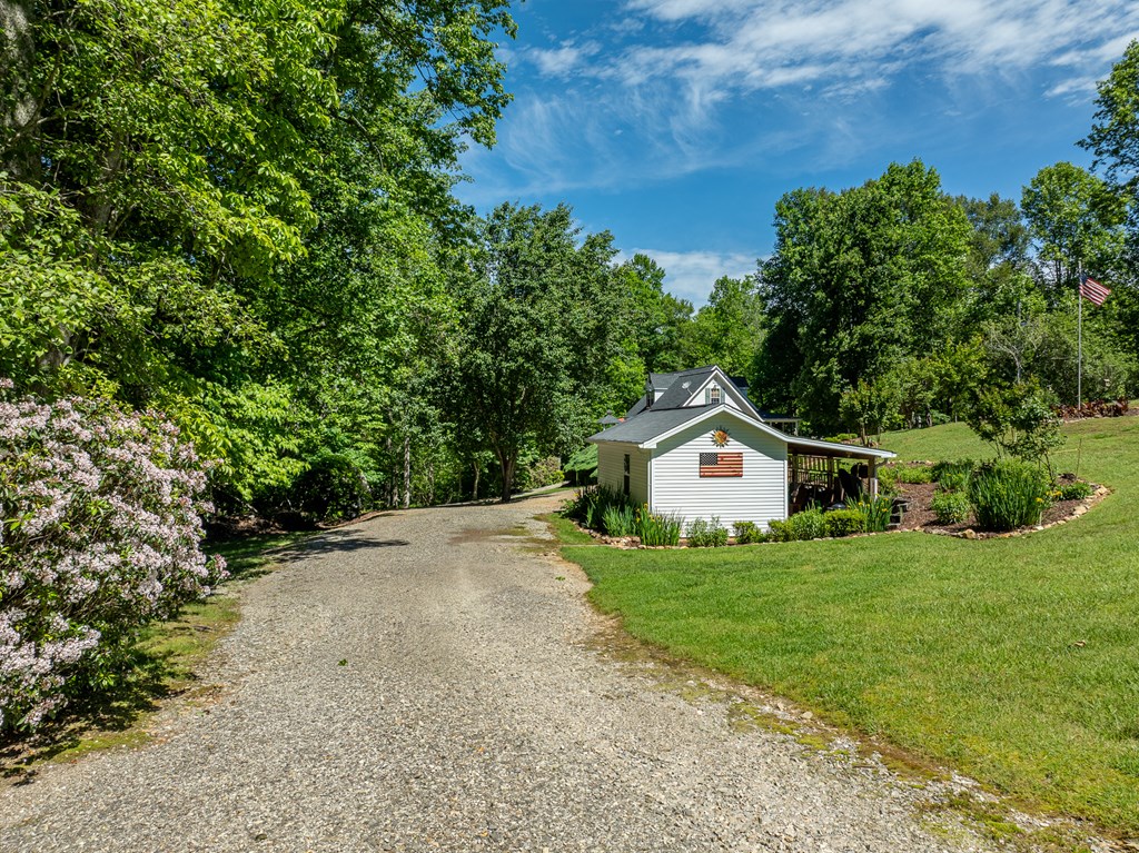 724 Fish Cove Road Blairsville, GA 30512 - Photo 14 of 88
