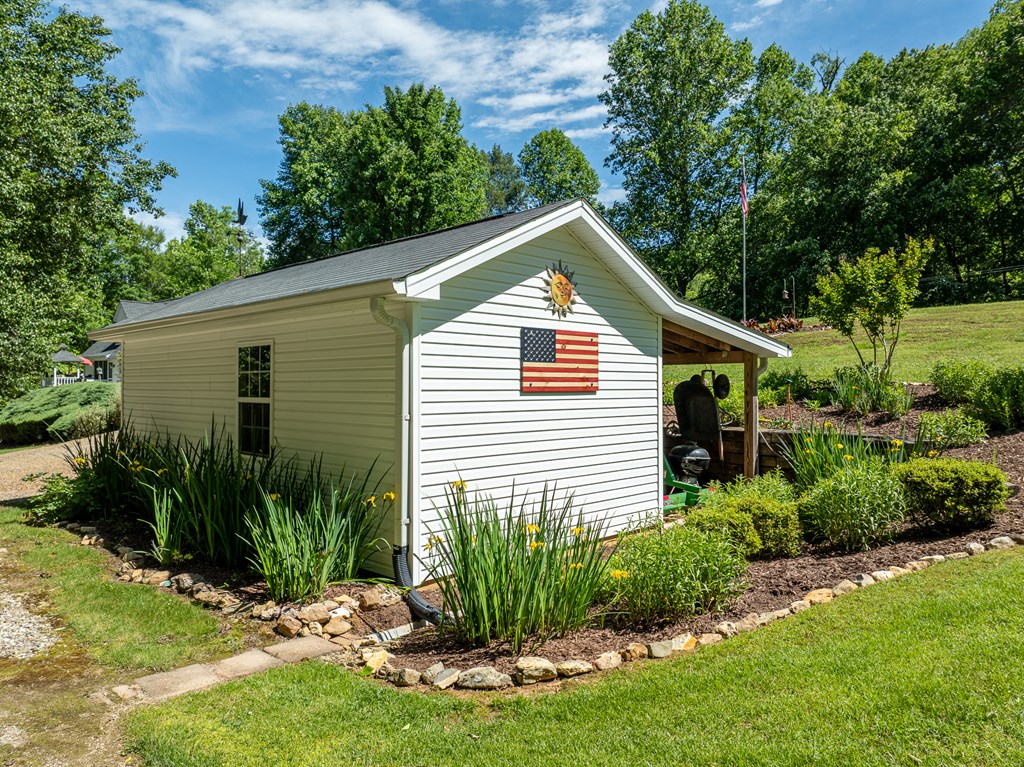 724 Fish Cove Road Blairsville, GA 30512 - Photo 16 of 88