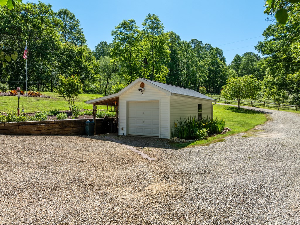 724 Fish Cove Road Blairsville, GA 30512 - Photo 17 of 88
