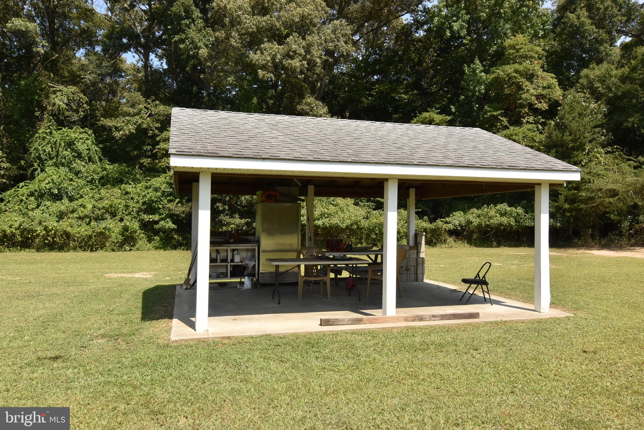 15184 Jarrell Road Goldsboro, MD 21636 - Photo 55 of 80 Pavilion including a sub zero refrigerator
