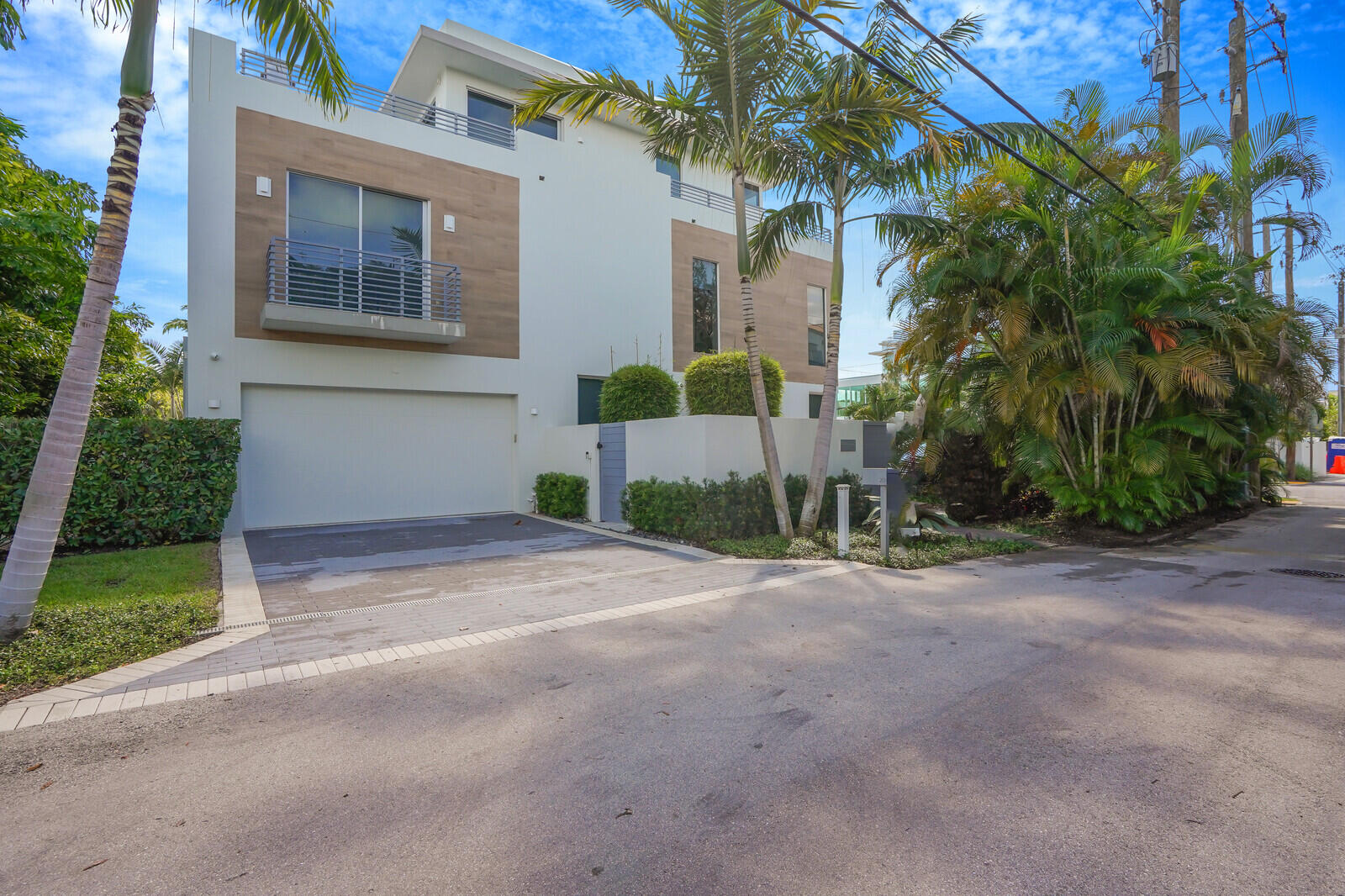 200 Northeast 7th Avenue, Unit 3 Delray Beach, FL 33483 - Photo 2 of 71 Front Exterior