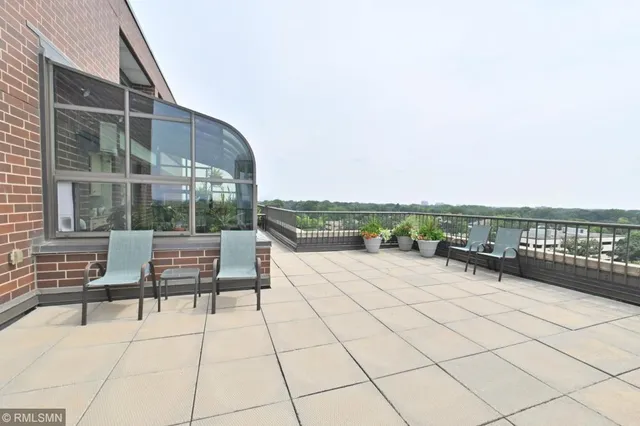 $67,900 | 7600 Golden Valley Road, Unit 510, Golden Valley, MN 55427