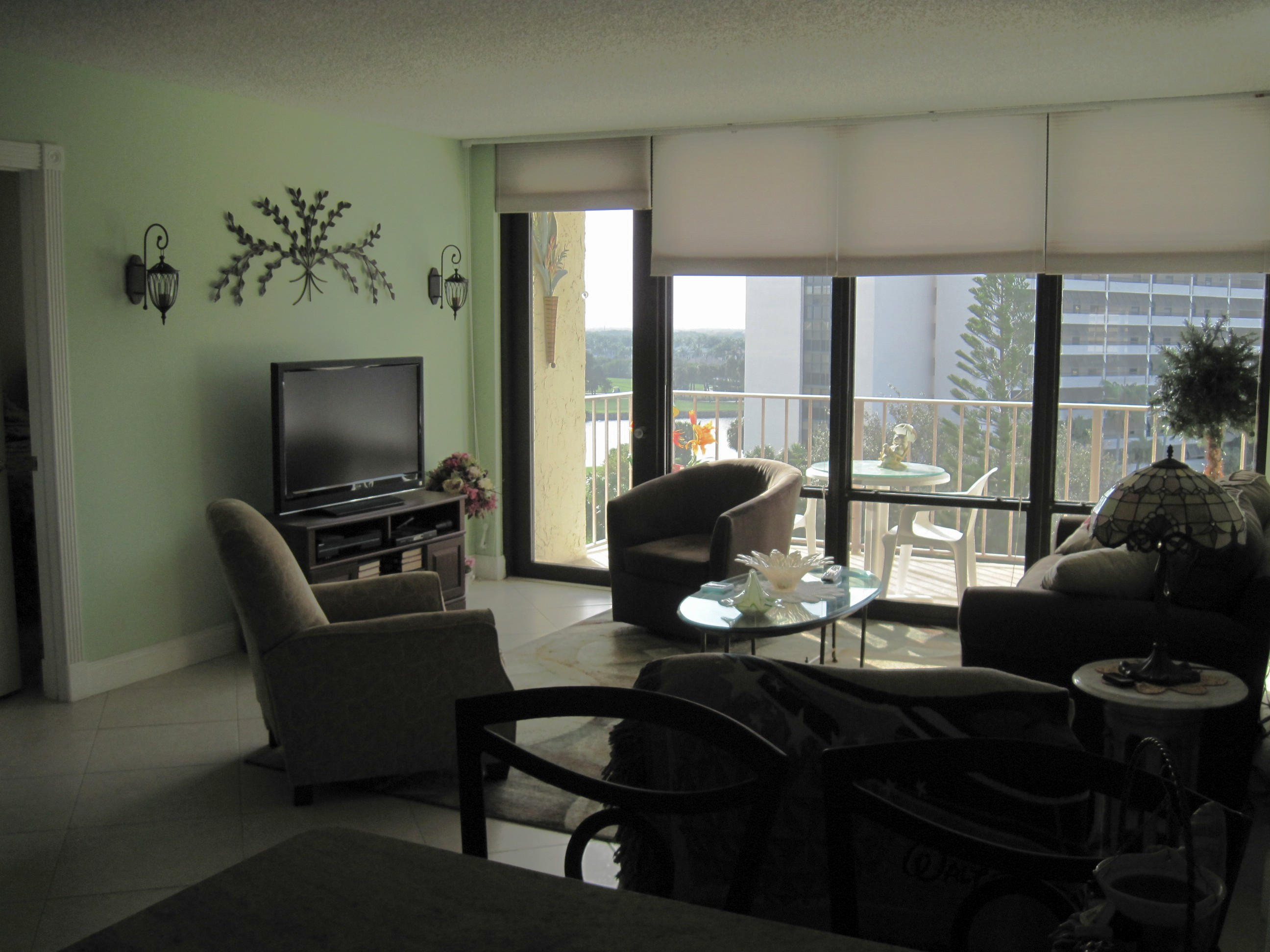 336 Golfview Road, Unit 718 North Palm Beach, FL 33408 - Photo 6 of 28 Living Room