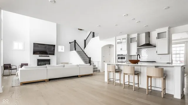 $1,250,000 | 2900 Towne Meadow Drive, Carmel, IN 46032