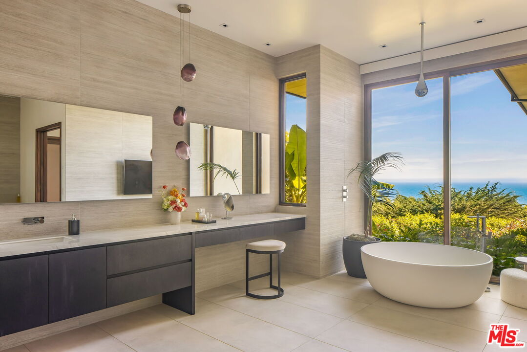 11809 Ellice Street Malibu, CA 90265 - Photo 7 of 52