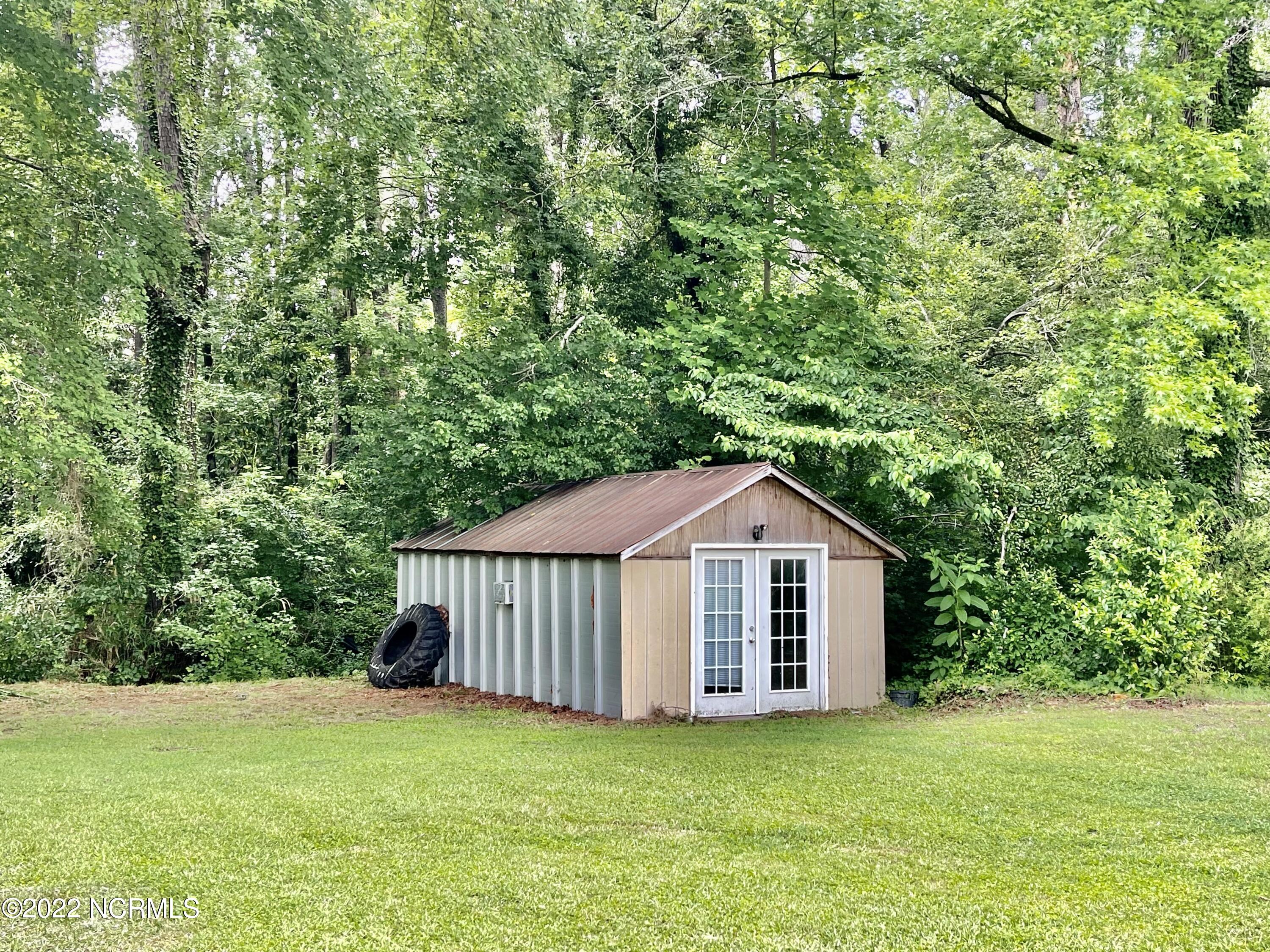227 Confederate Avenue Rockingham, NC 28379 - Photo 19 of 22 Storage building