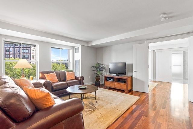 $1,170,000 | 4 Battery Wharf, Unit 4301, Boston, MA 02109