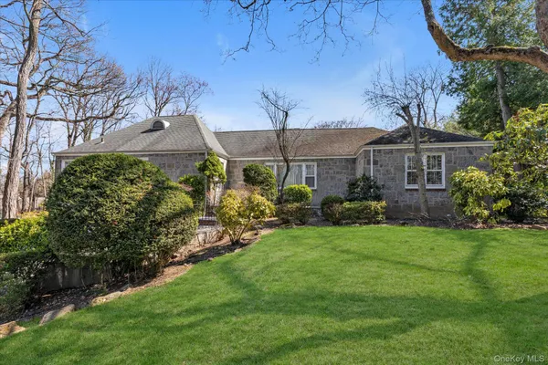$2,249,000 | 49 The Birches, Roslyn, NY 11576