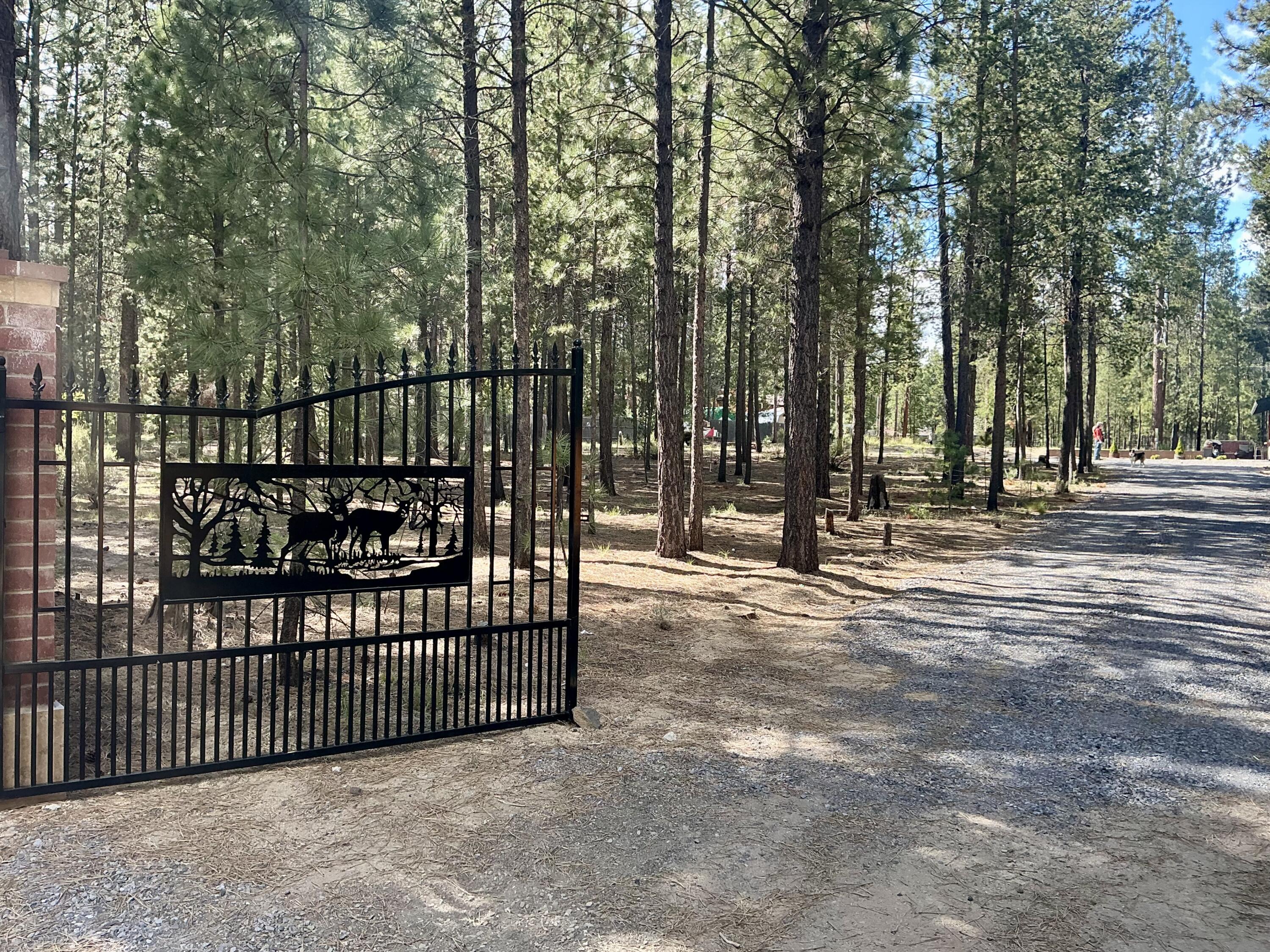51829 Pine Loop Drive La Pine, OR 97739 - Photo 3 of 23 Manual metal gate to driveway