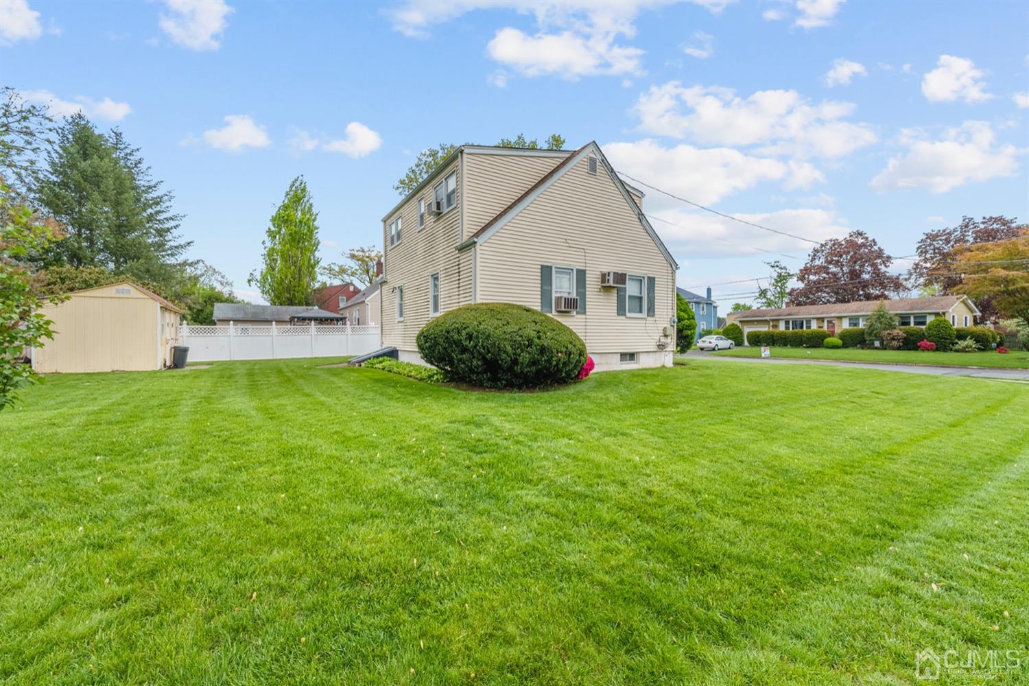 502 Decatur Avenue Middlesex, NJ 08846 - Photo 3 of 21 Gallery Image 3