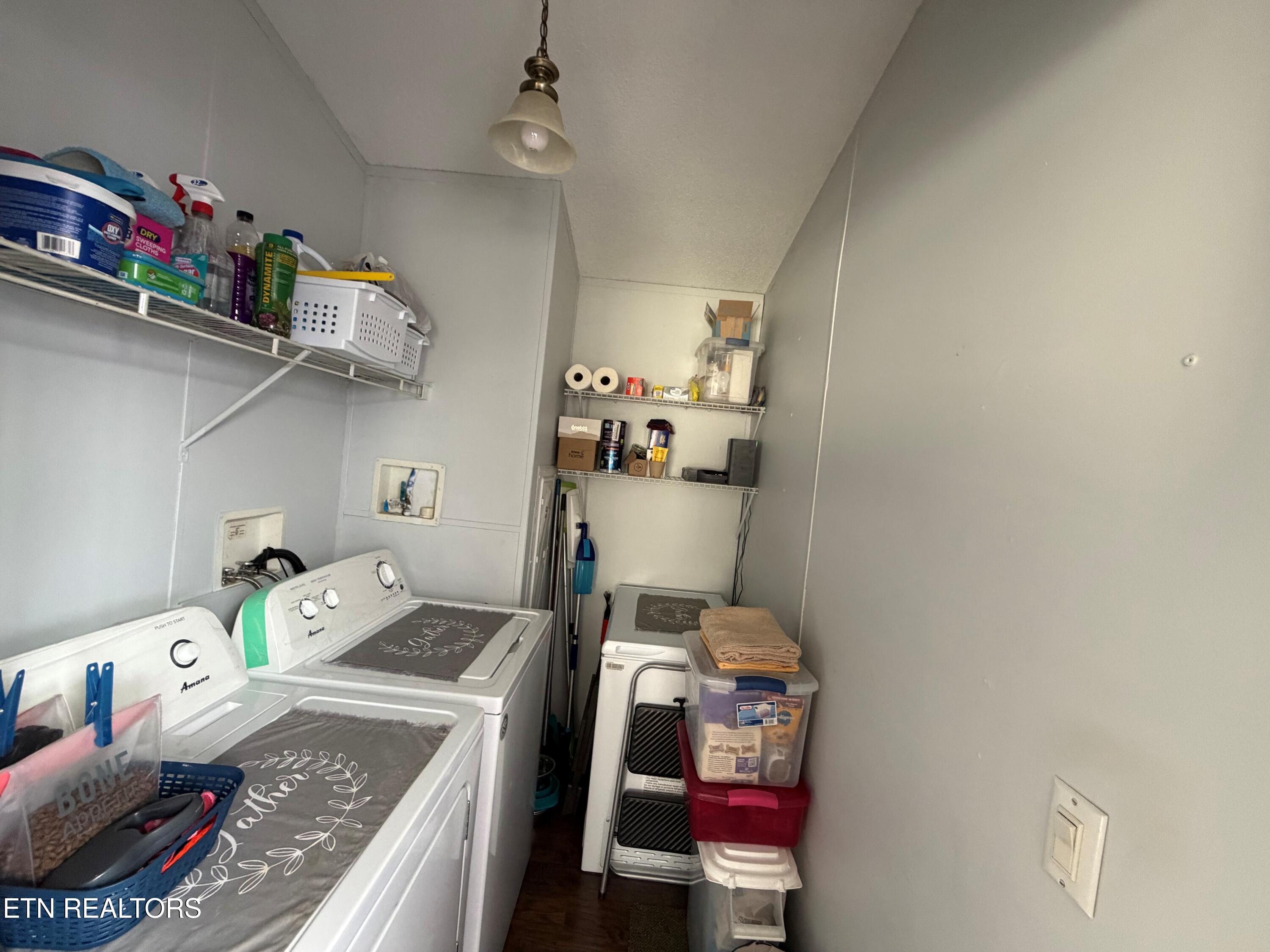 6998 Plateau Road Crossville, TN 38571 - Photo 13 of 28 6889 Plateau laundry2