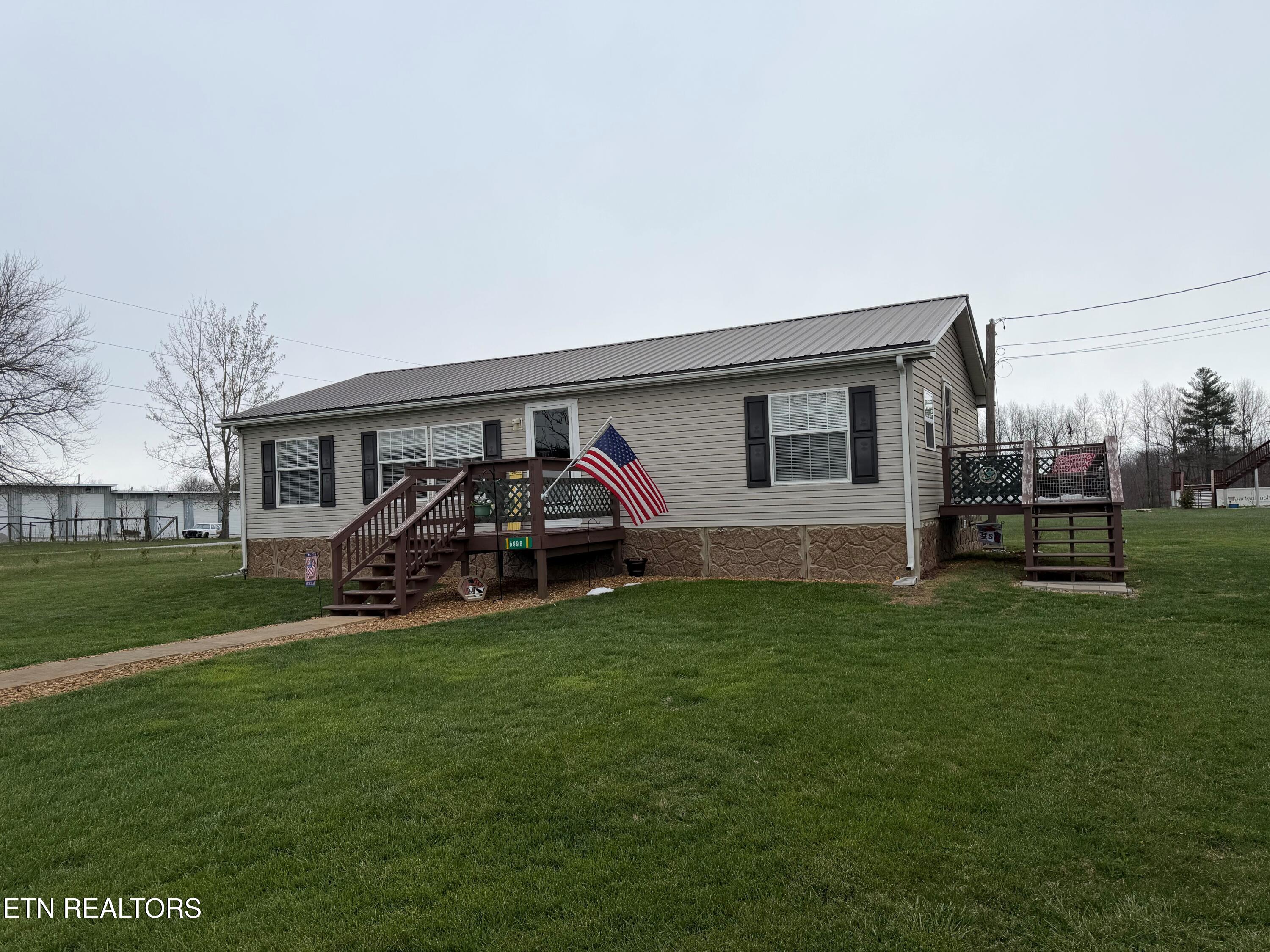 6998 Plateau Road Crossville, TN 38571 - Photo 4 of 28 6889 Plateau Road exterior front2