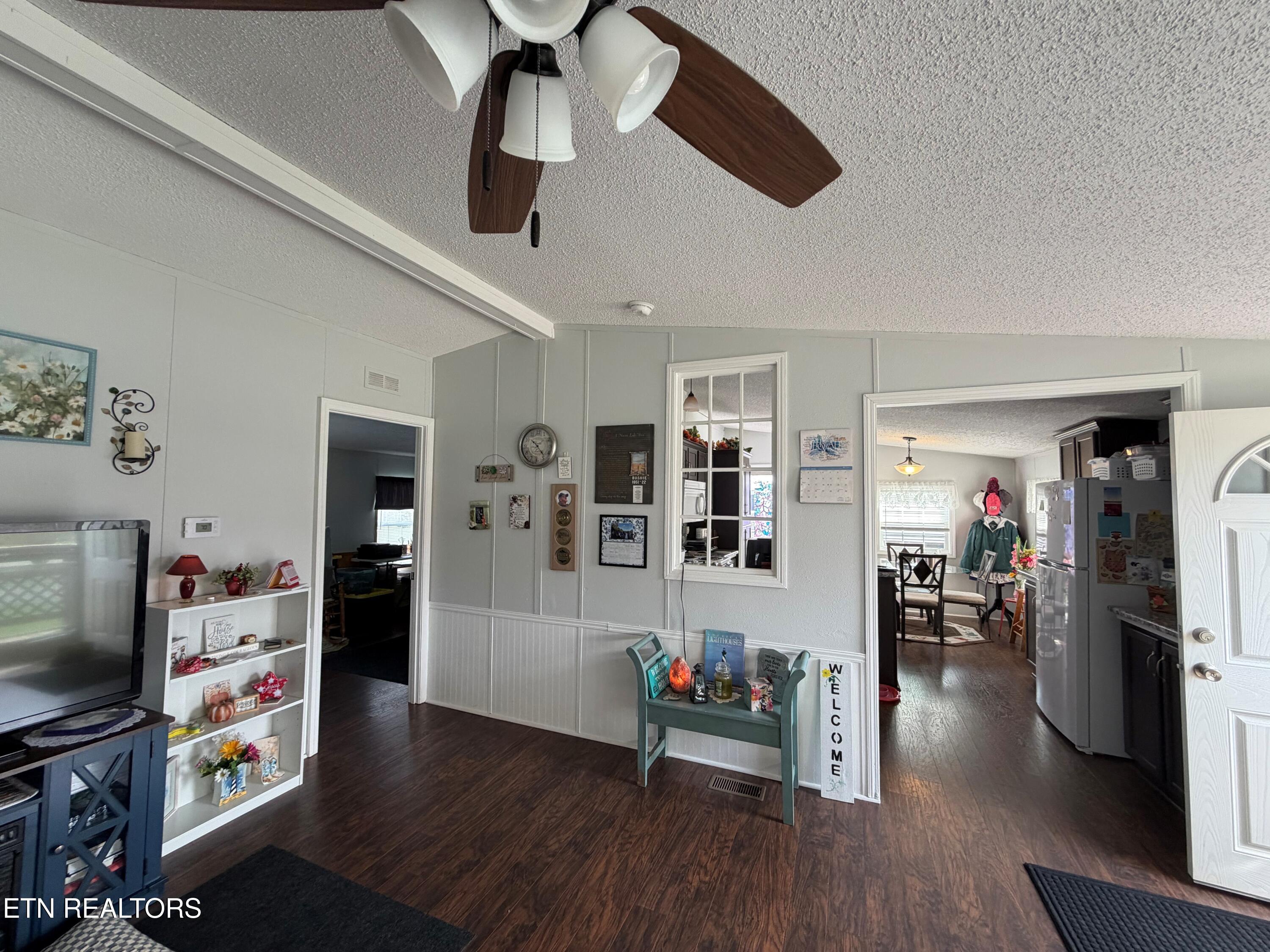 6998 Plateau Road Crossville, TN 38571 - Photo 9 of 28 6889 Plateau Road living5