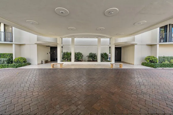 $1,890,000 | 200 South Beach Road, Unit 102, Tequesta, FL 33469