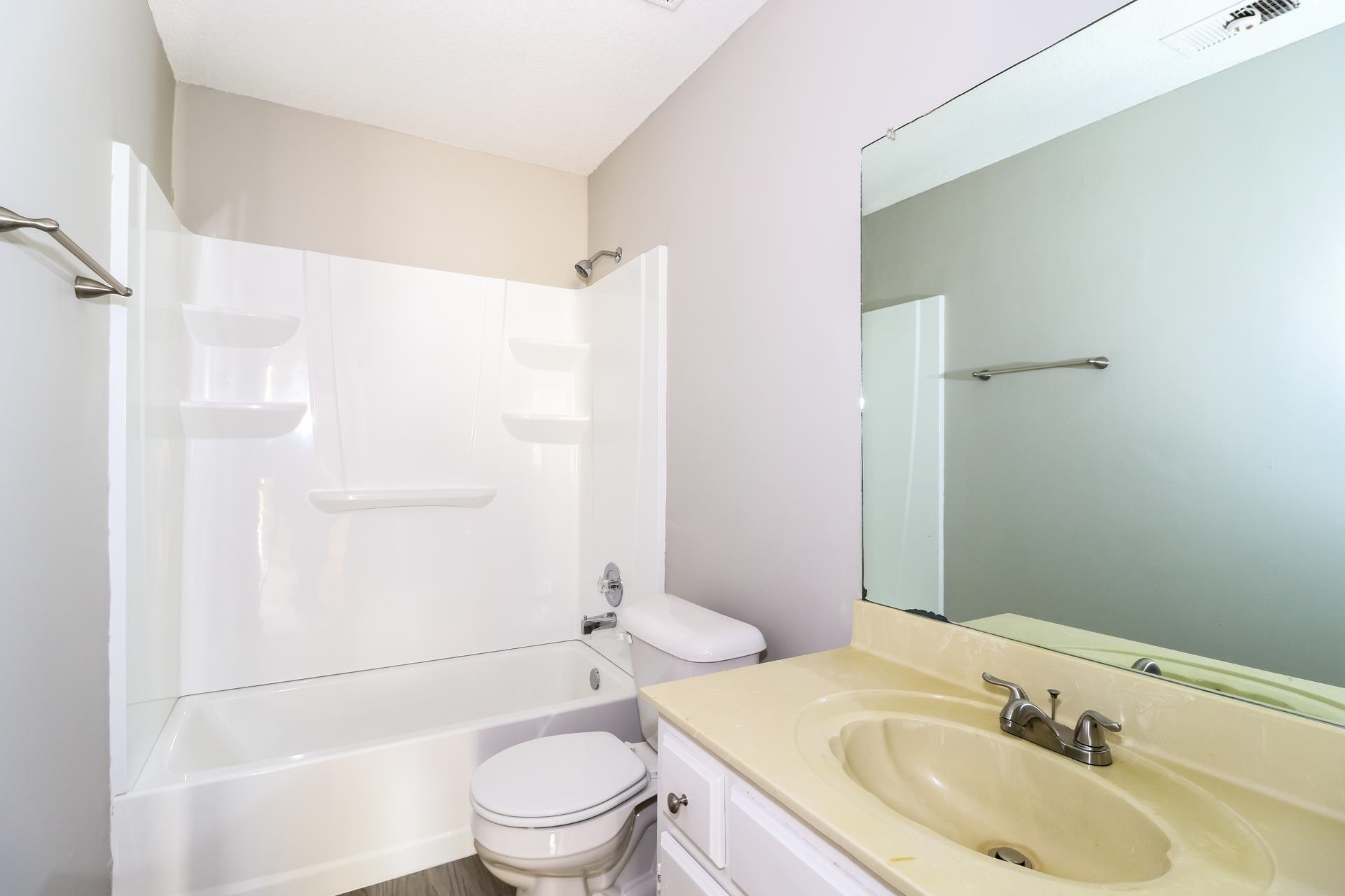 5921 Pecan Trace Memphis, TN 38135 - Photo 12 of 16 Full bath with vanity and shower / tub combination