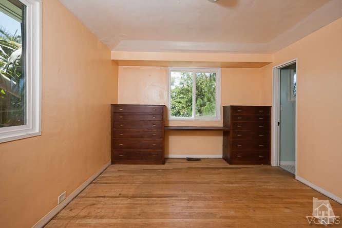 1240 Mark Avenue Carpinteria, CA 93013 - Photo 13 of 20 a view of room with closet and bed