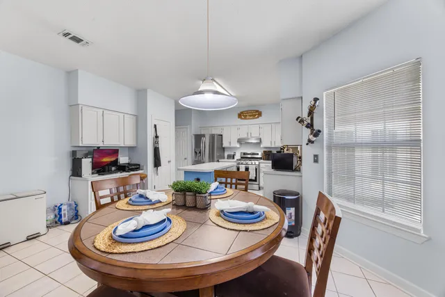 a view of an entryway with workspace