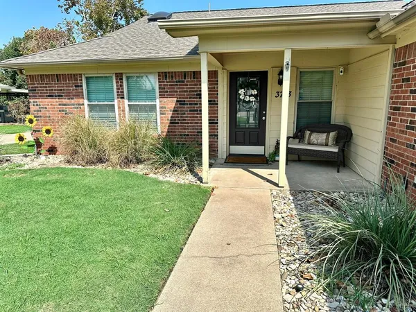 $2,800 | 3713 Lake Vista Court, Granbury, TX 76049
