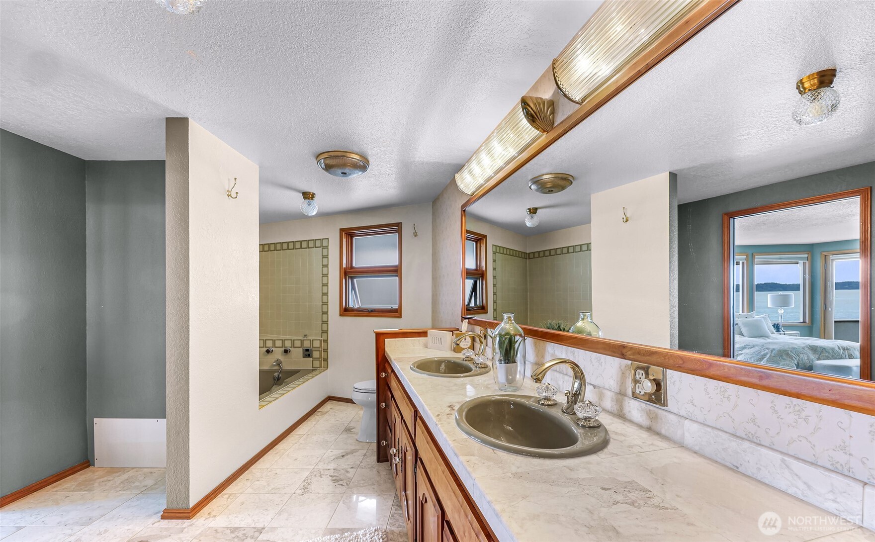 13029 Standring Lane Southwest Burien, WA 98146 - Photo 17 of 28